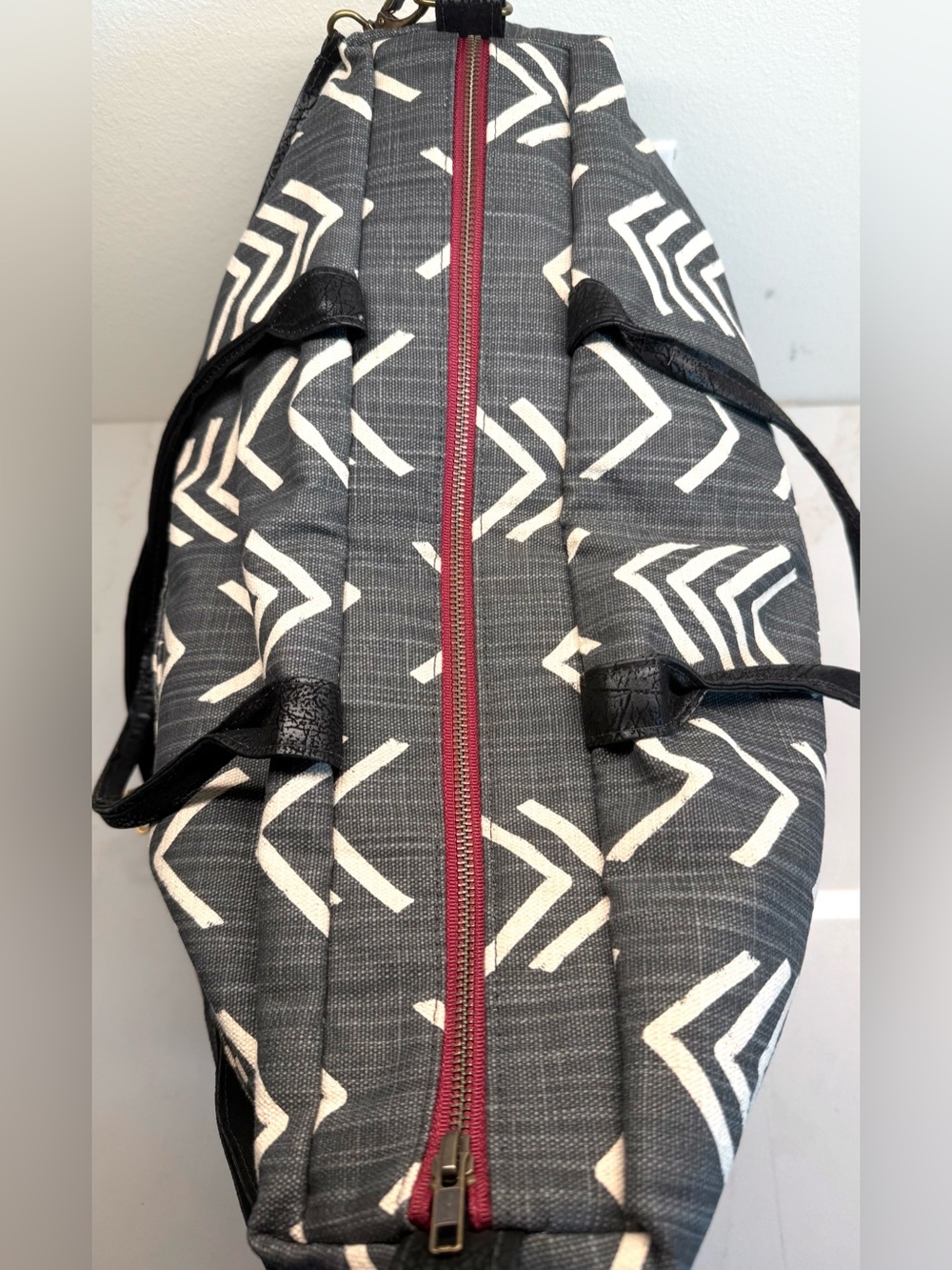 Rebekah Scott Elizabeth Weekender Travel Bag Black Spearhead & Silence Lining - Picture 3 of 10